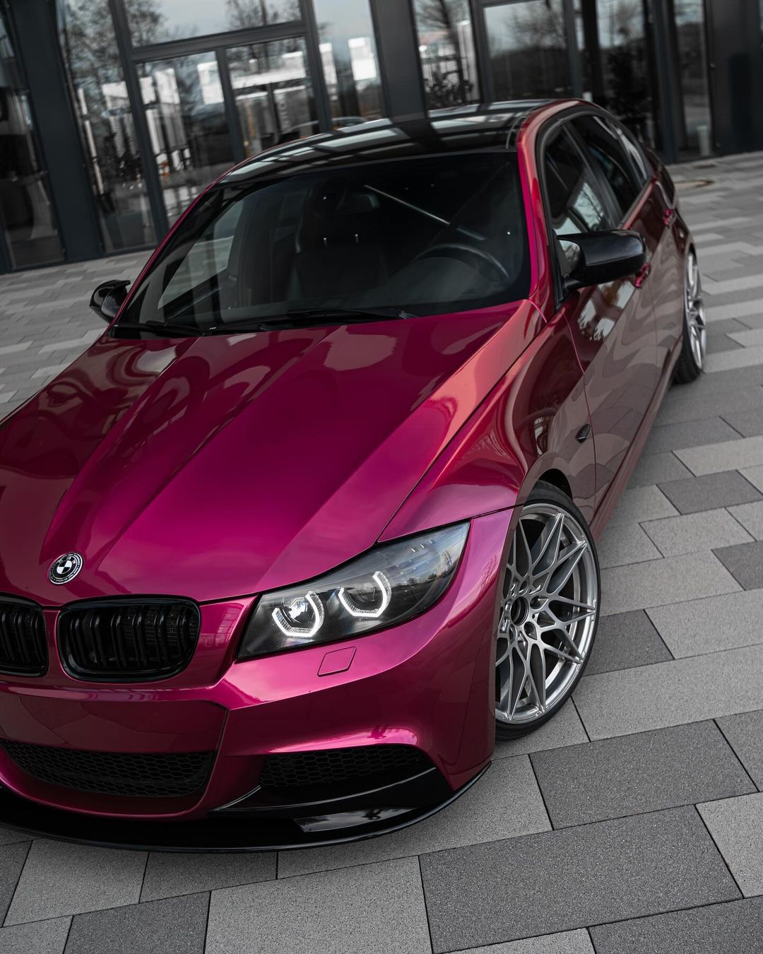 Glossy Metallic Rubellite Purple Vinyl Wrap - Motyle