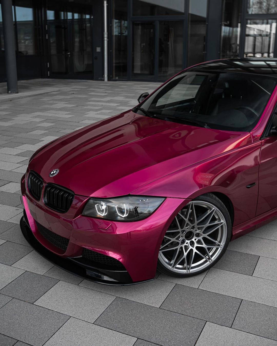 Glossy Metallic Rubellite Purple Vinyl Wrap - Motyle