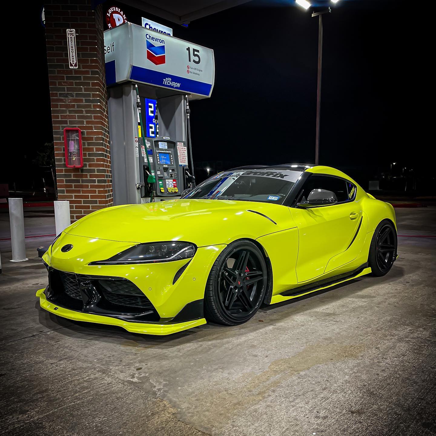 High Glossy Chartreuse Yellow Vinyl Wrap - Motyle