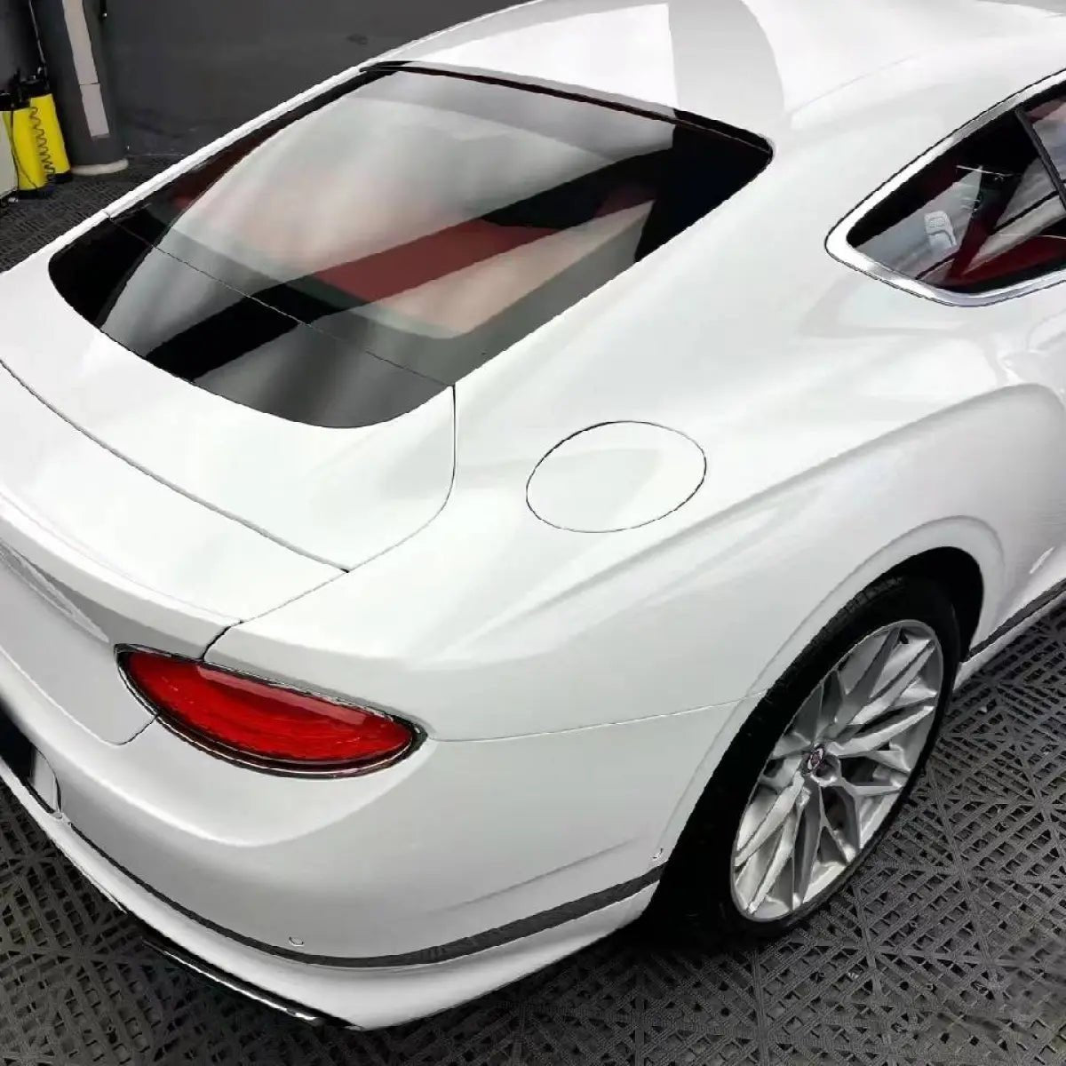 Pro TPU Gloss Crystal White Car Wrap - Motyle